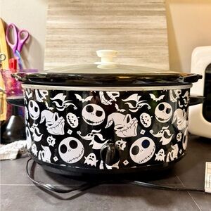 Black and White Skull Pattern Slow Cooker